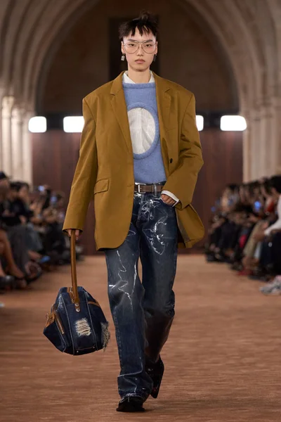 Look 26